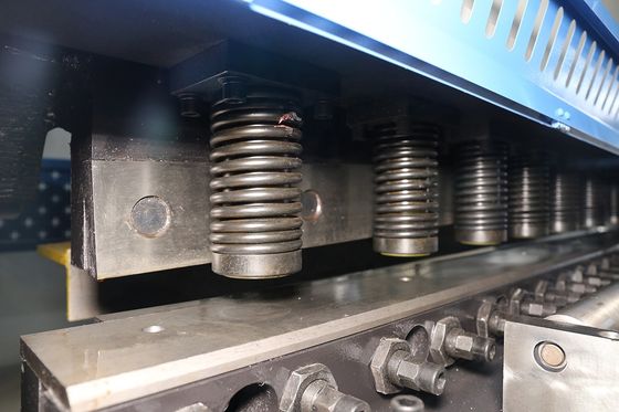 8mm CNCの薄板金の油圧せん断の打抜き機3200Mm